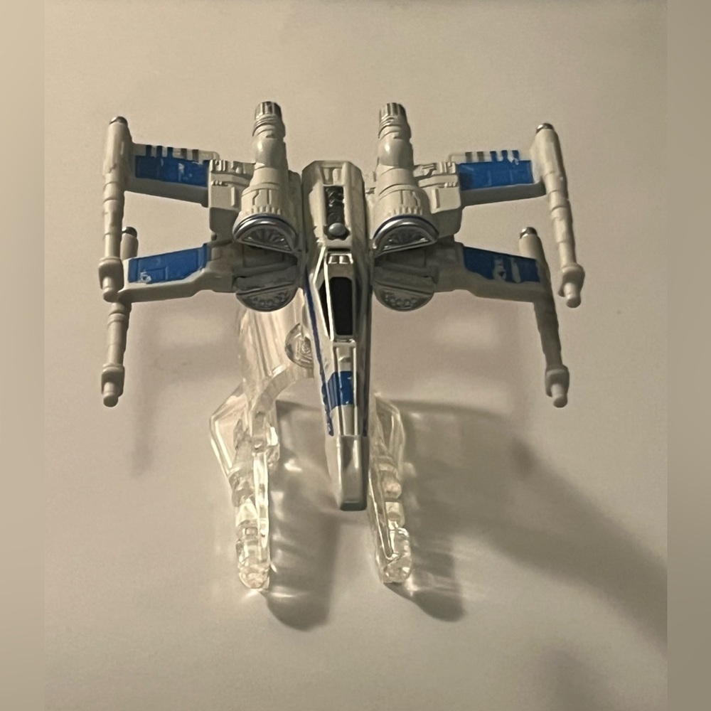 Hot Wheels Star Wars X-Wing Fighter With Stand
